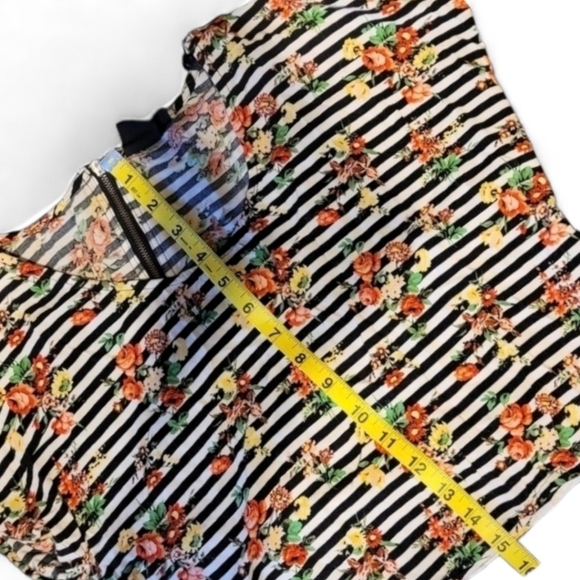 Material Girl | Striped and Floral Crop Top - Picture 8 of 8